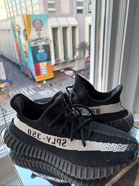 adidas Yeezy Boost 350 V2 Oreo